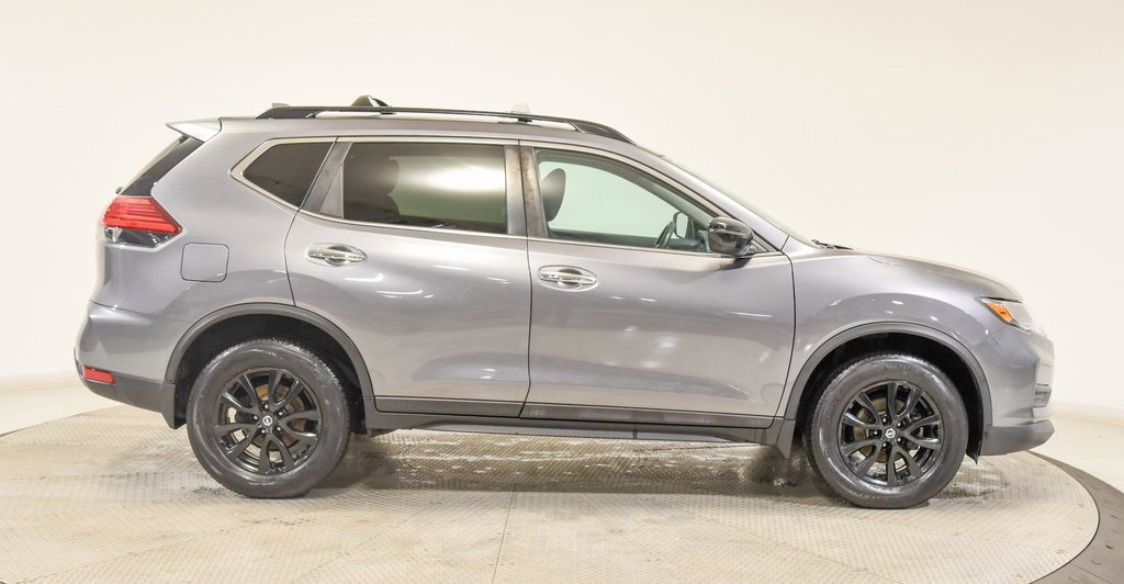 Used 2017 Nissan Rogue SV w/ Midnight Edition image 12