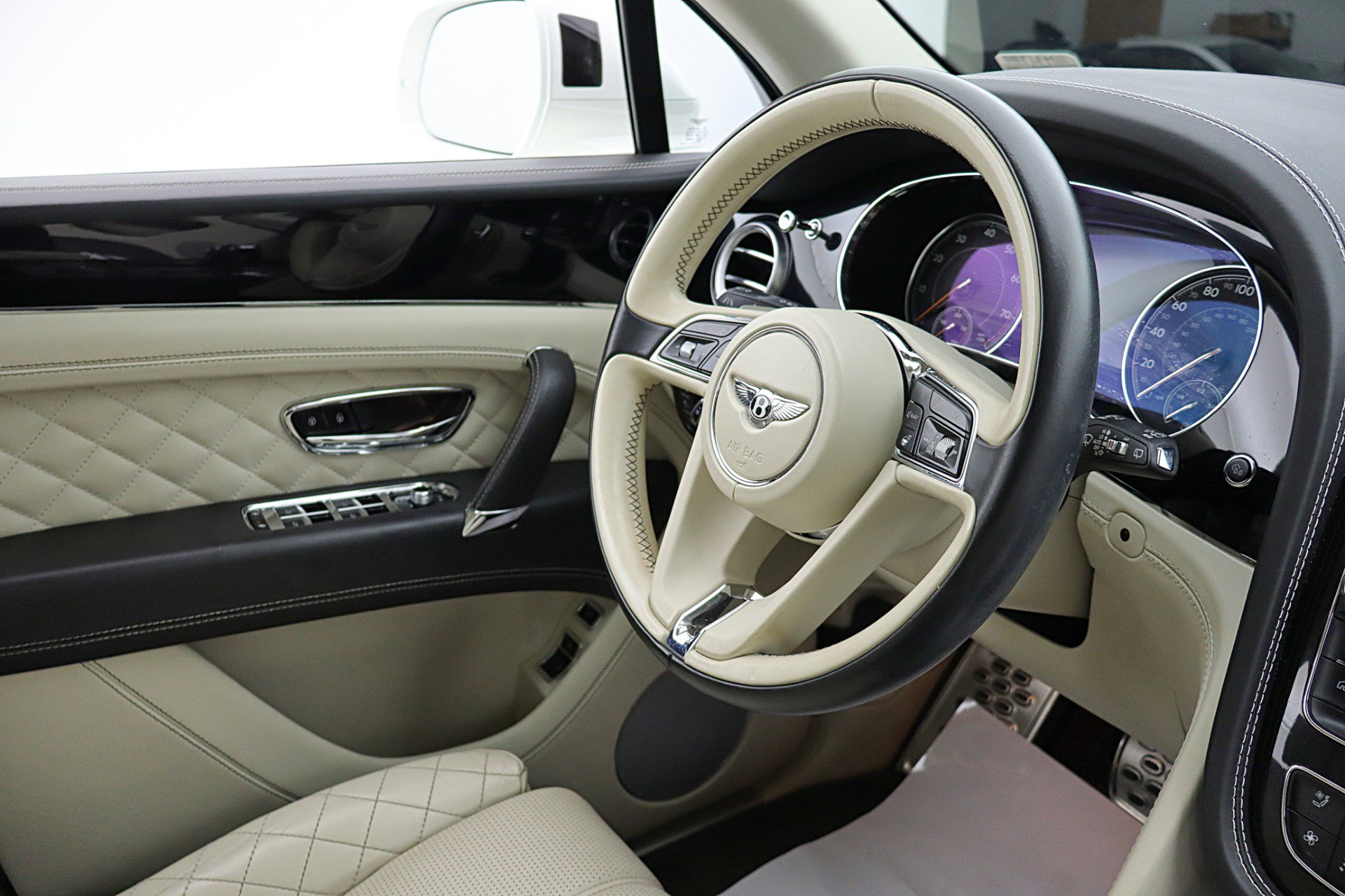 Certified 2017 Bentley Bentayga AWD/4WD image 22