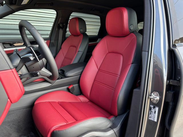Certified 2026 Porsche Cayenne AWD/4WD image 5
