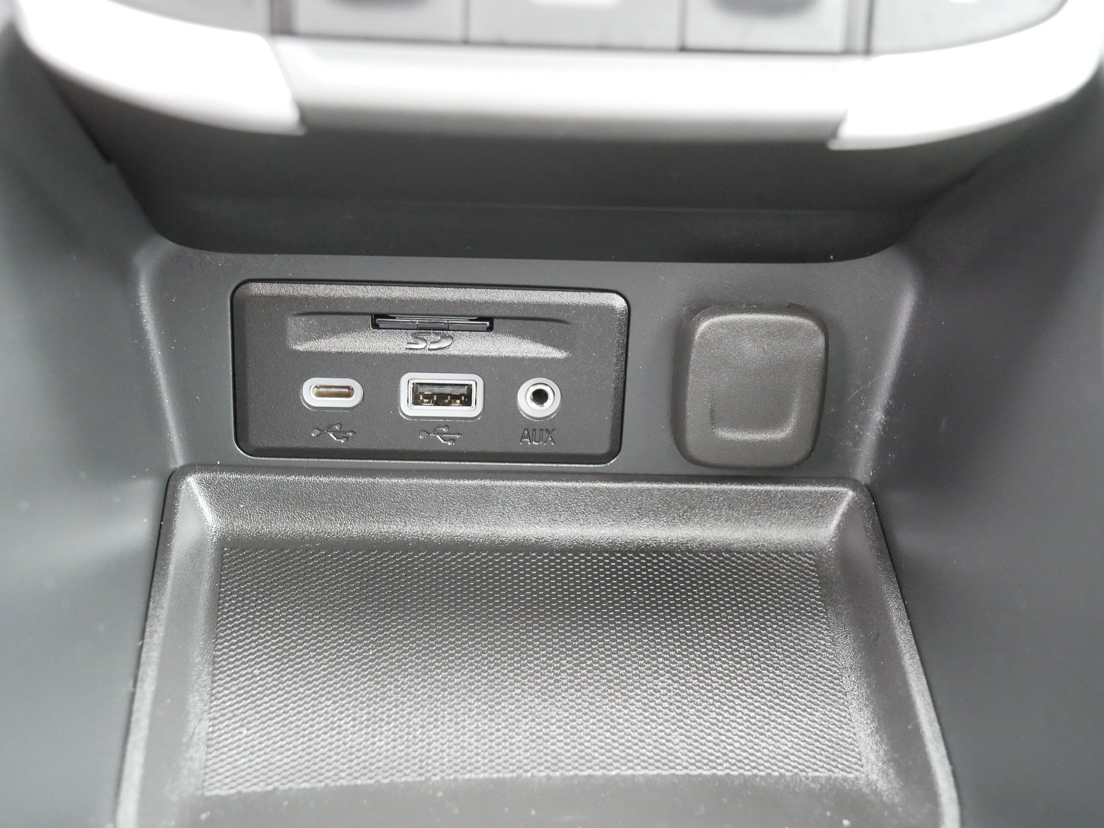 Used 2024 GMC Terrain SLT w/ Infotainment Package II image 32