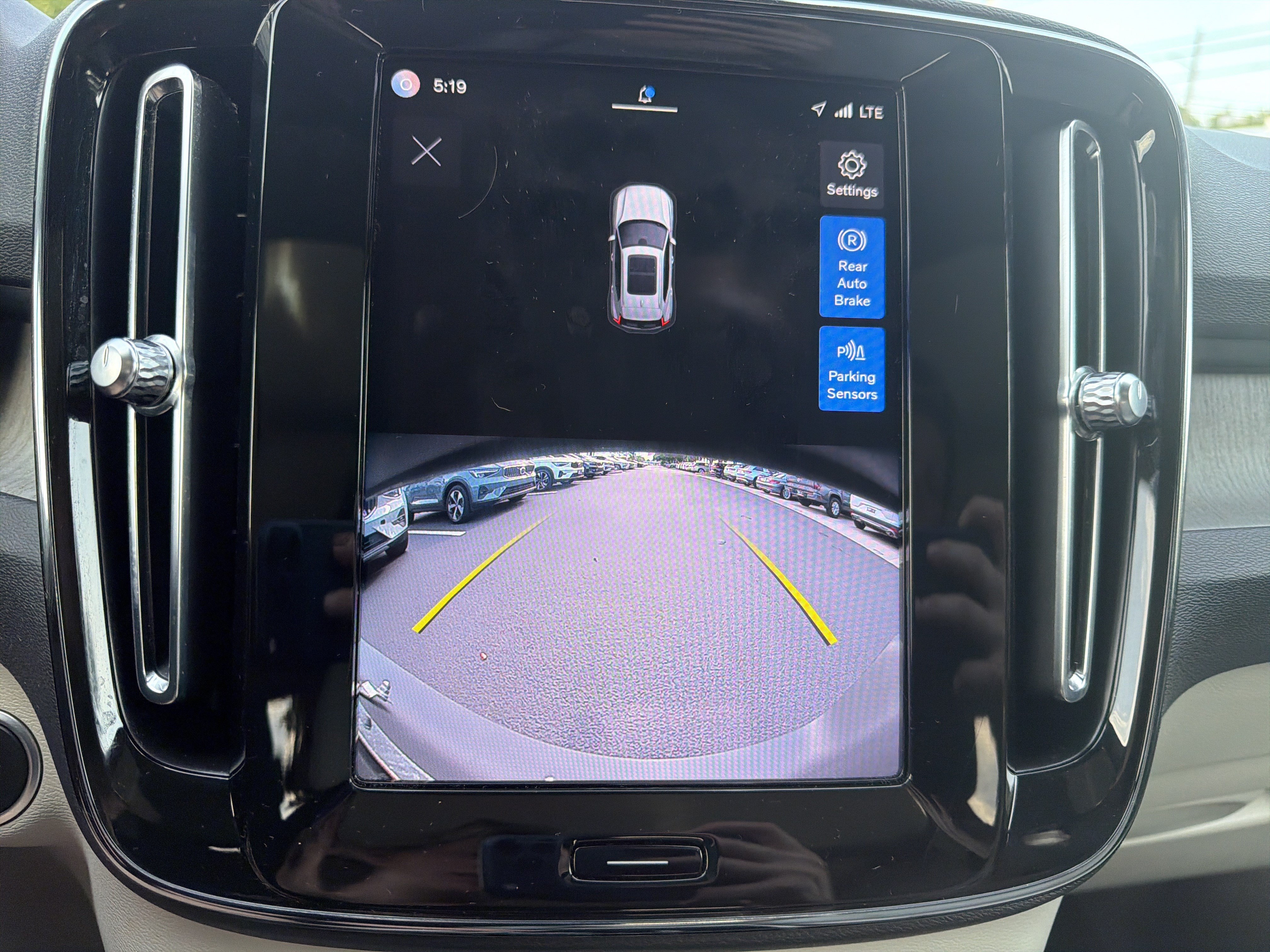 Certified 2023 Volvo XC40 B5 Plus AWD/4WD image 25