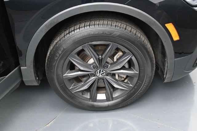 Used 2024 Volkswagen Tiguan SE AWD/4WD image 37