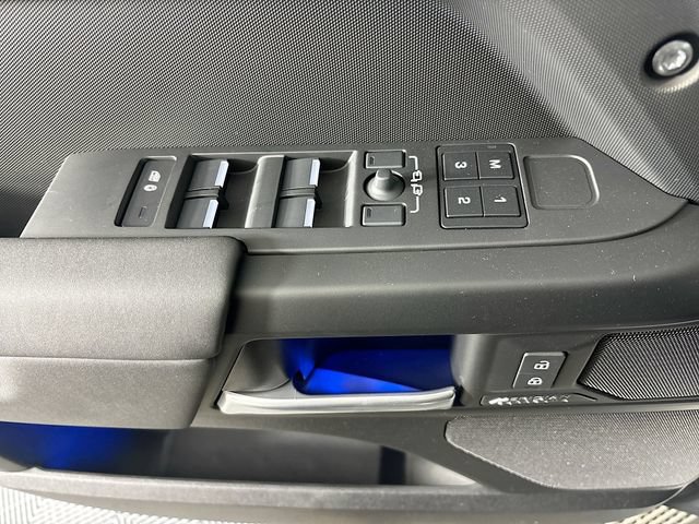 New 2026 Land Rover Defender 110 X-Dynamic SE AWD/4WD image 19