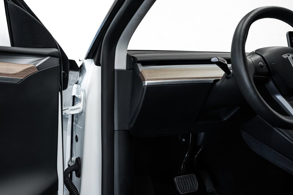 Used 2025 Tesla Model Y Long Range RWD image 21
