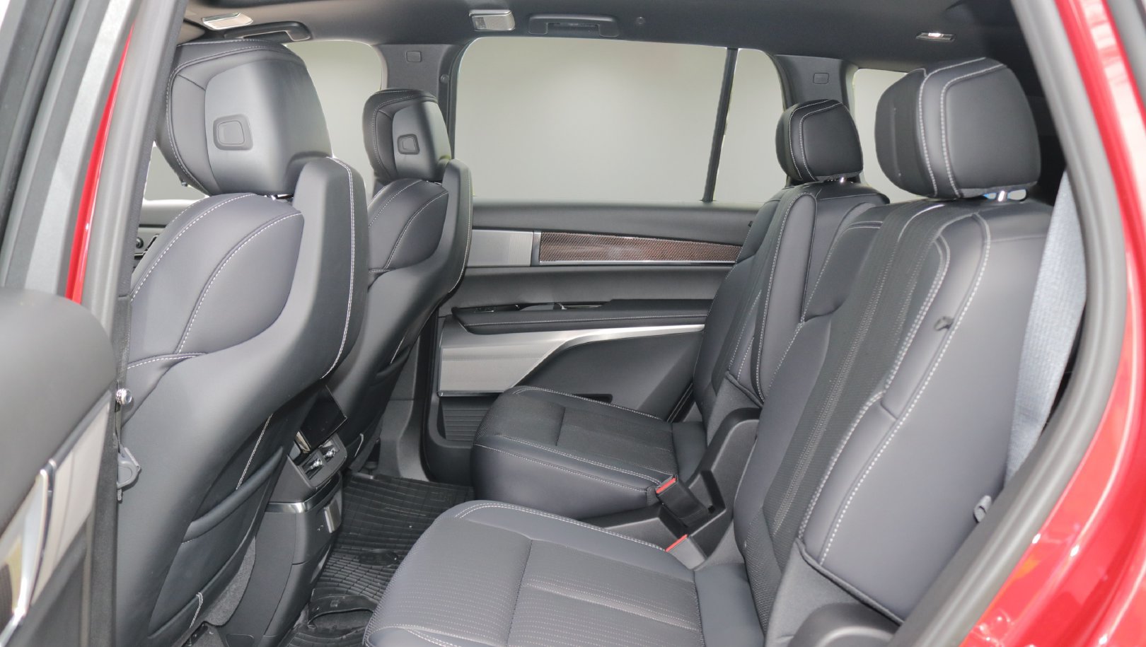 New 2027 Cadillac Vistiq Sport w/ LPO, Floor Liner Package AWD/4WD image 13