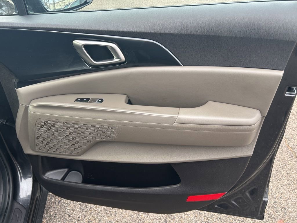 Used 2025 Kia Carnival image 21