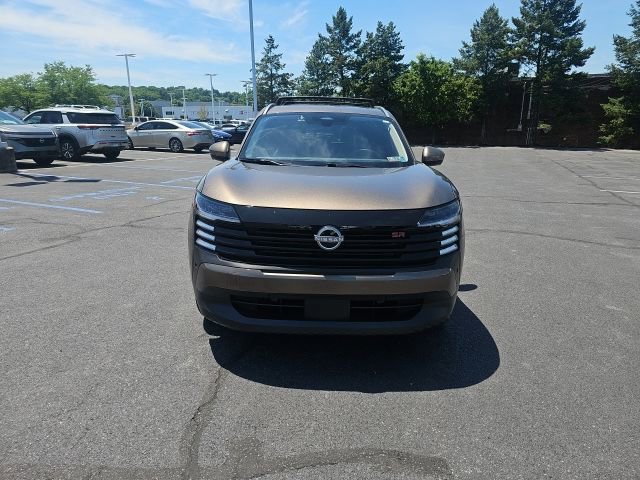 Certified 2025 Nissan Kicks SR w/ SR Premium Package AWD/4WD image 2