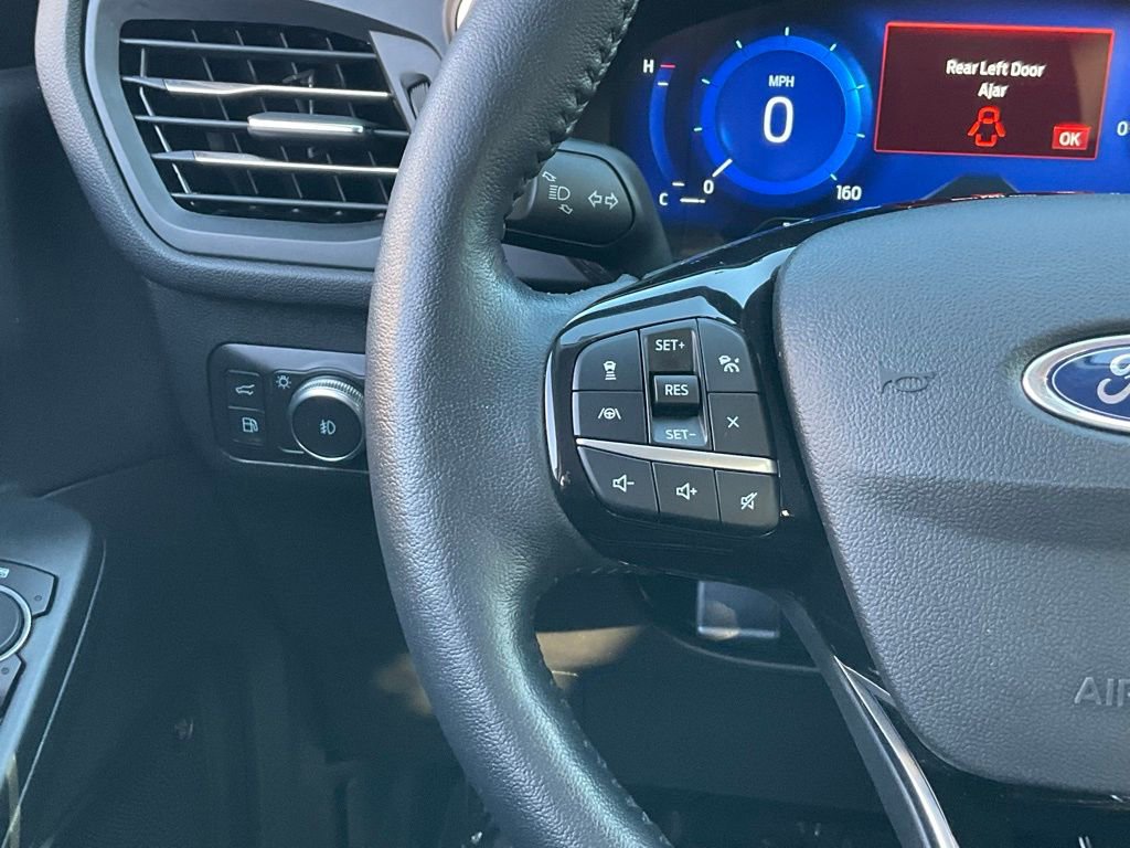 Used 2021 Ford Escape Titanium image 40