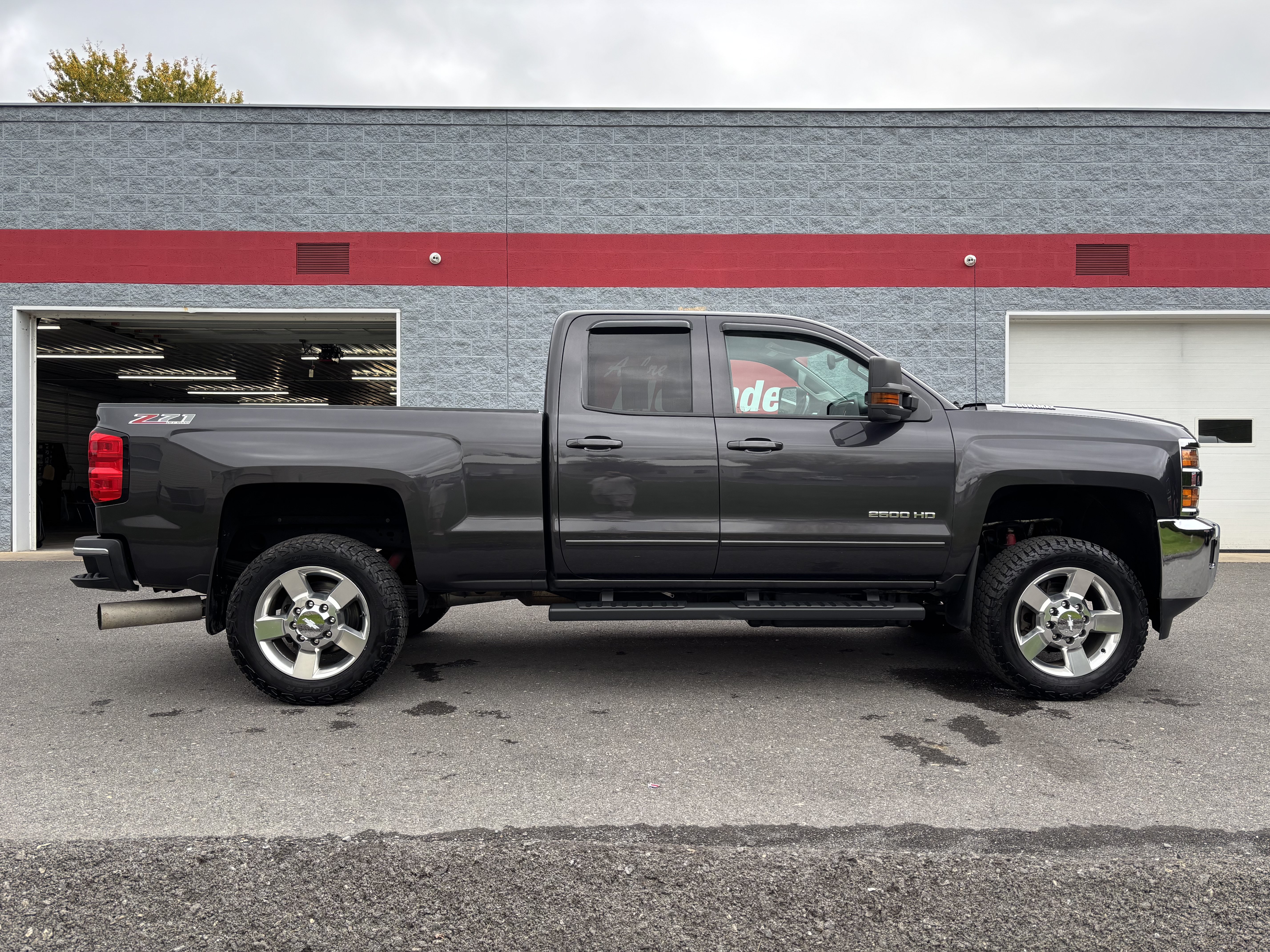 Used 2016 Chevrolet Silverado 2500 LT w/ LT Convenience Package AWD/4WD image 2