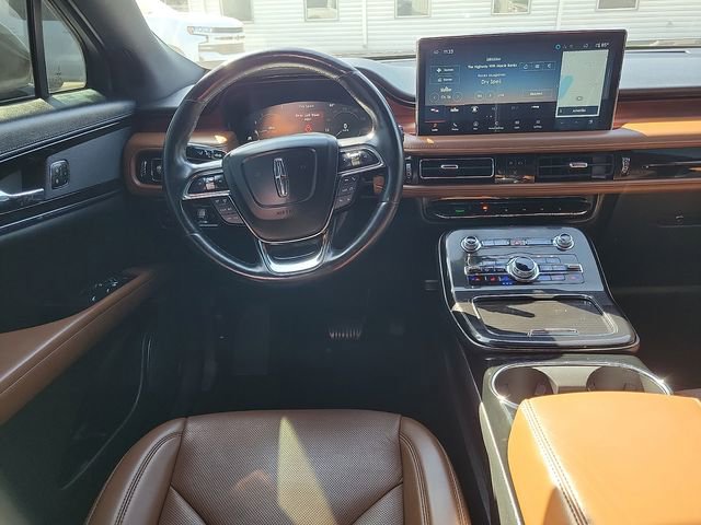 Used 2023 Lincoln Nautilus Reserve image 12
