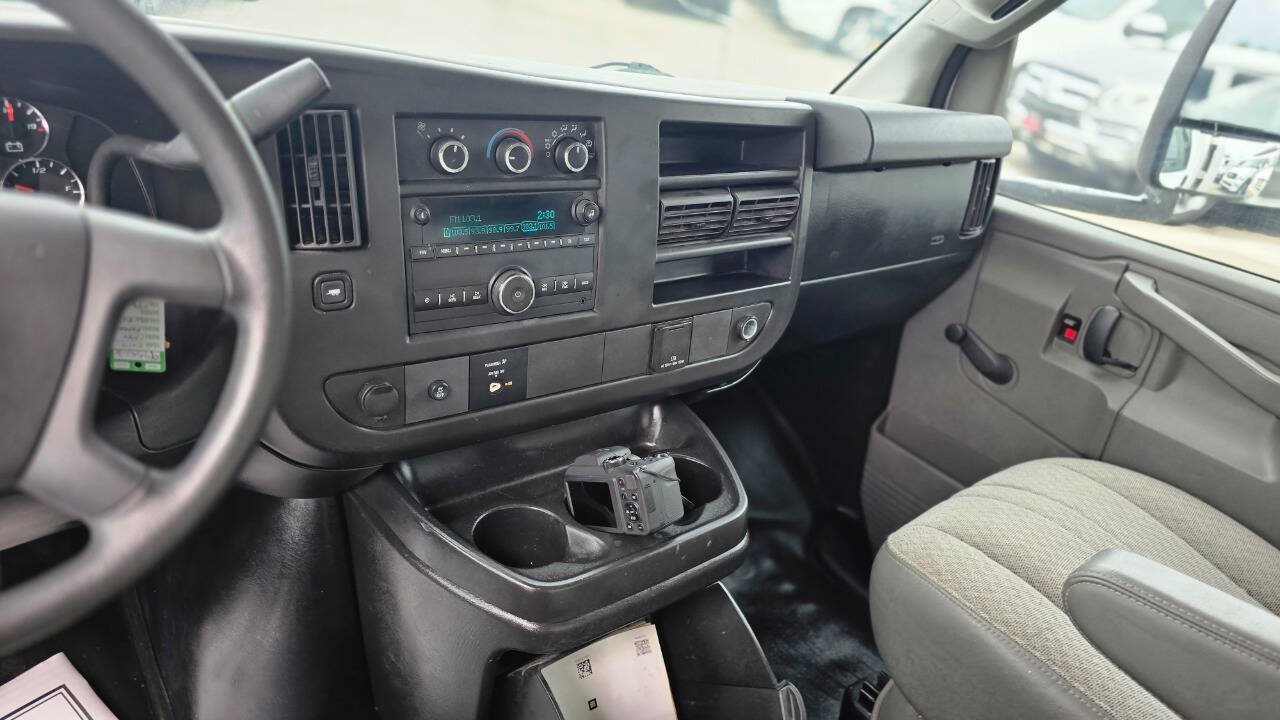 Used 2017 Chevrolet Express 3500 w/ Chrome Appearance Package RWD image 15
