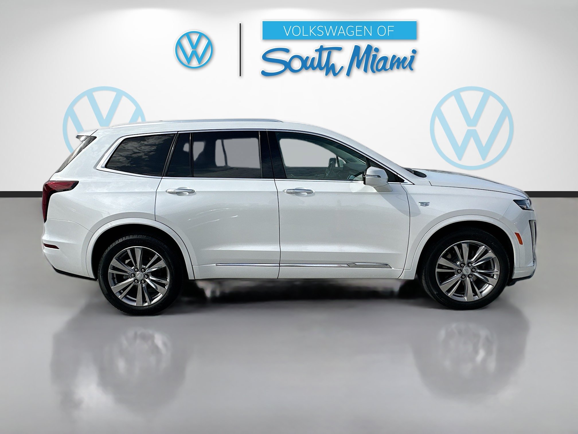 Used 2023 Cadillac XT6 Premium Luxury FWD image 8