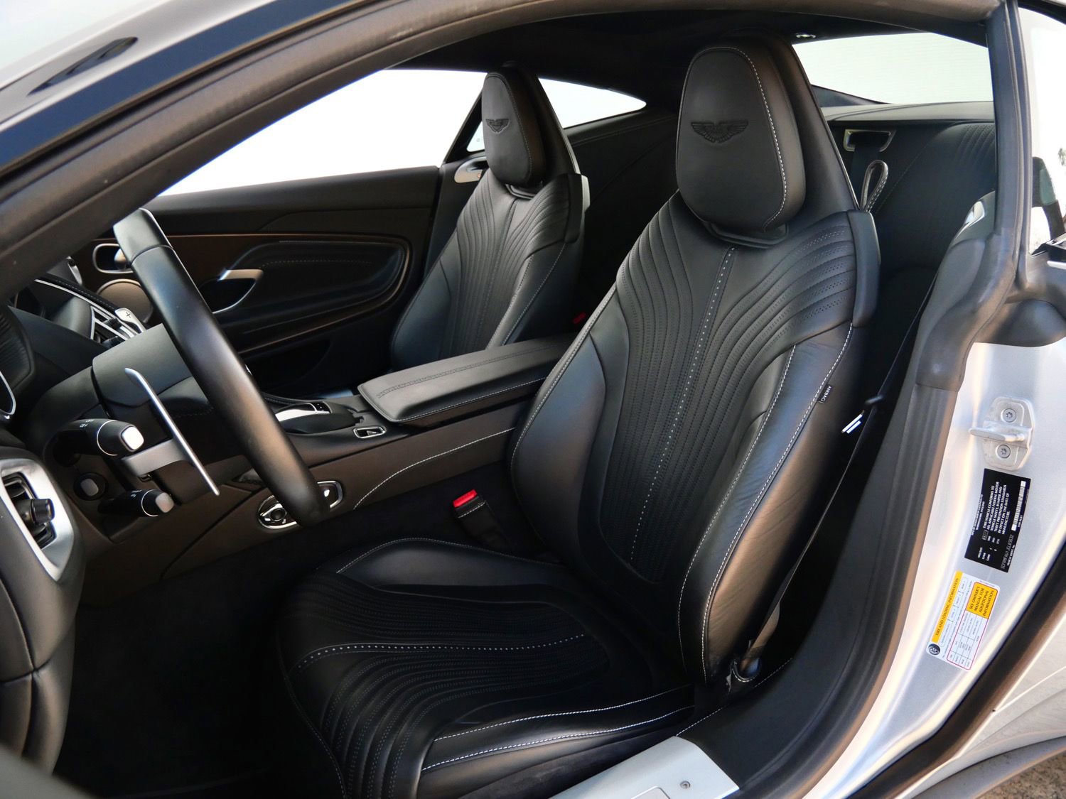 Used 2018 Aston Martin DB11 V12 image 21