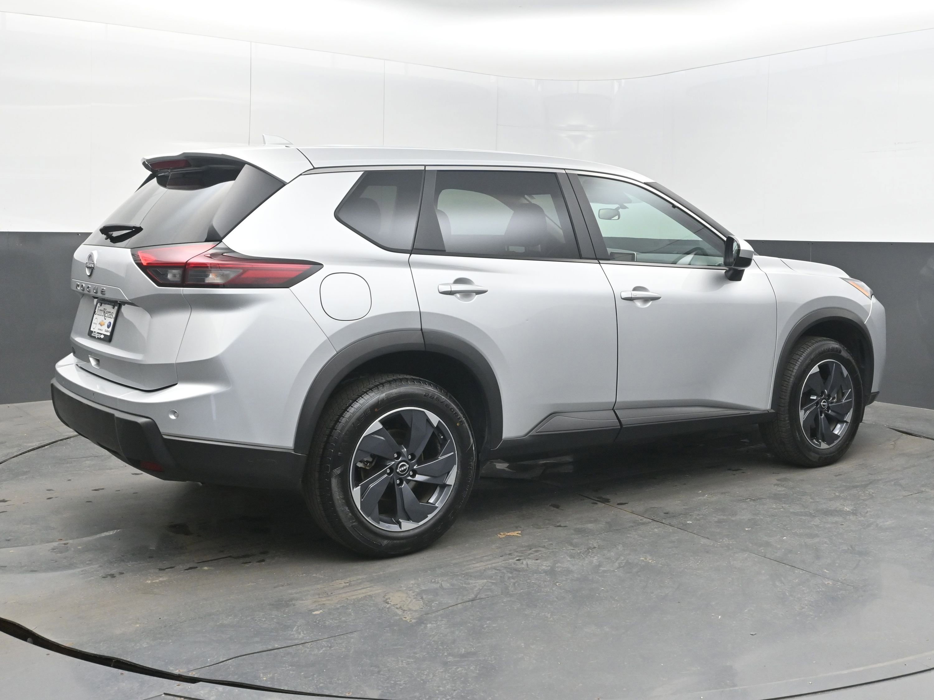 Used 2025 Nissan Rogue SV image 9