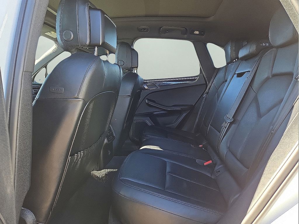 Used 2024 Porsche Macan T w/ Premium Plus Package image 10