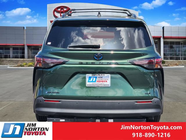 Used 2025 Toyota Sienna XLE Woodland Edition AWD/4WD image 7