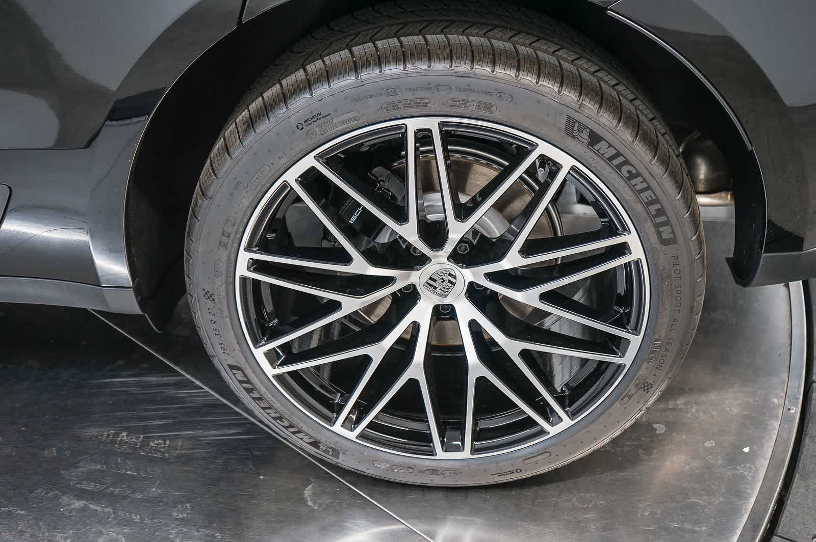 New 2026 Porsche Macan AWD/4WD image 13