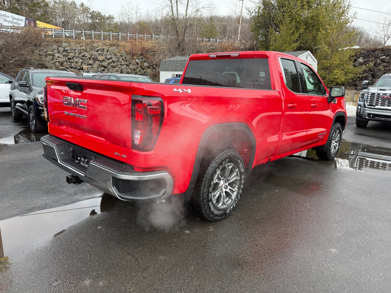 New 2026 GMC Sierra 1500 SLE image 5