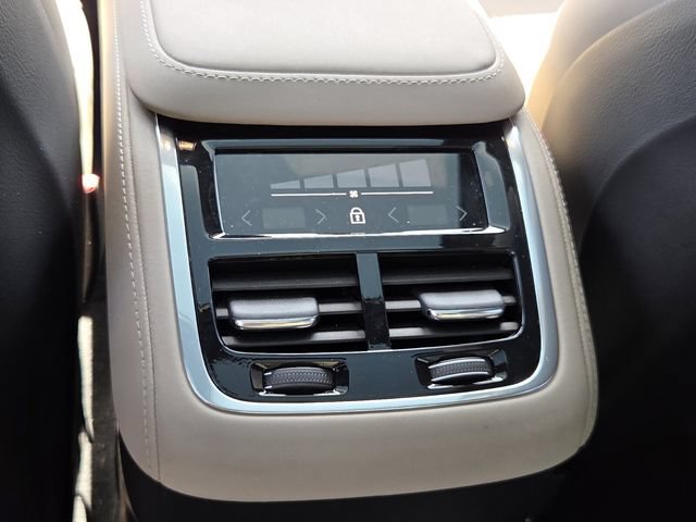 Used 2025 Volvo XC90 B5 Core AWD/4WD image 15