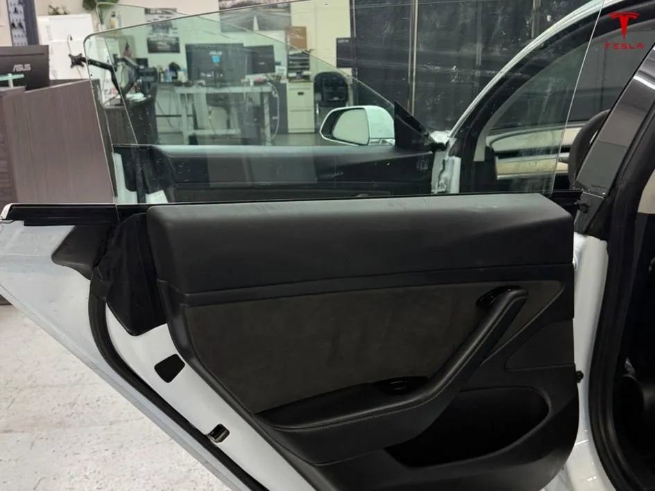 Used 2020 Tesla Model 3 Standard Range Plus RWD image 12