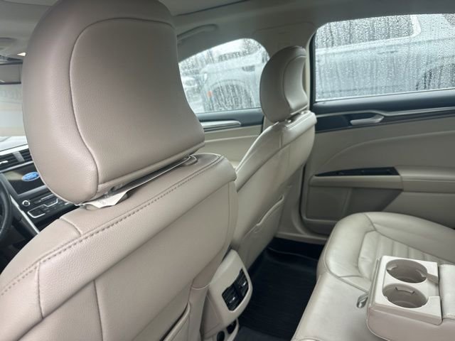 Used 2017 Ford Fusion SE w/ Fusion SE Technology Package image 10