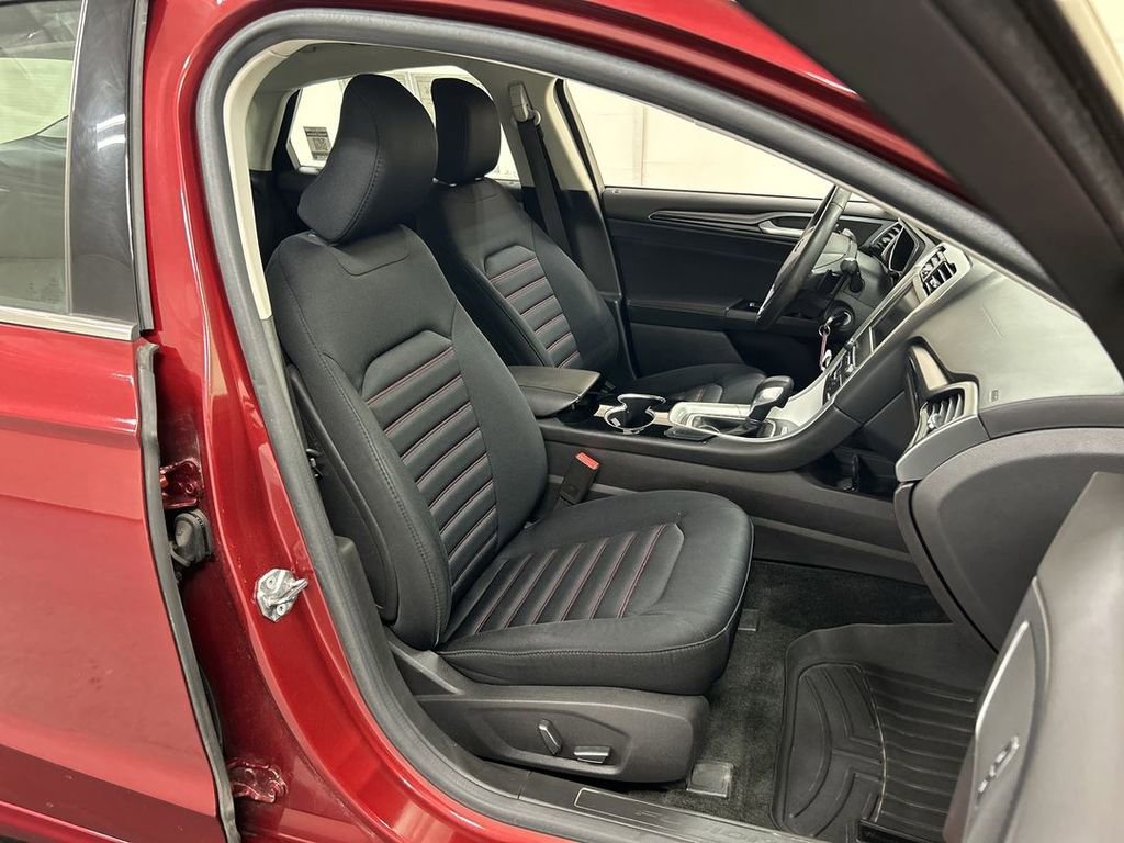 Used 2016 Ford Fusion SE image 22