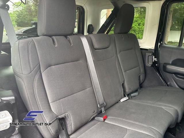 Used 2018 Jeep Wrangler Unlimited Sahara image 13