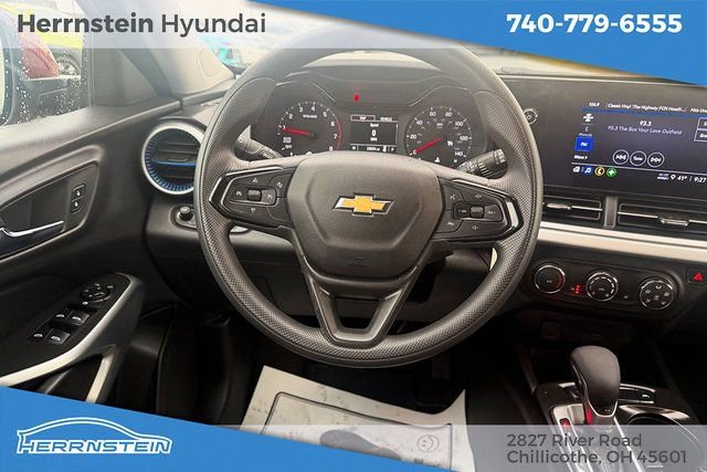 Used 2025 Chevrolet Trax LS w/ LS Convenience Package image 7