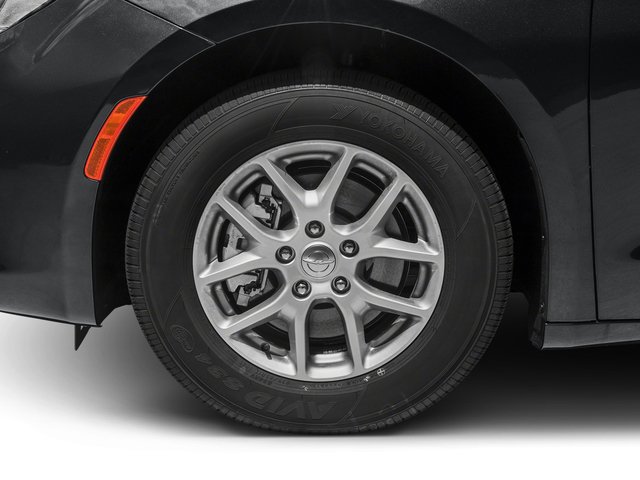 Certified 2017 Chrysler Pacifica Touring FWD image 11