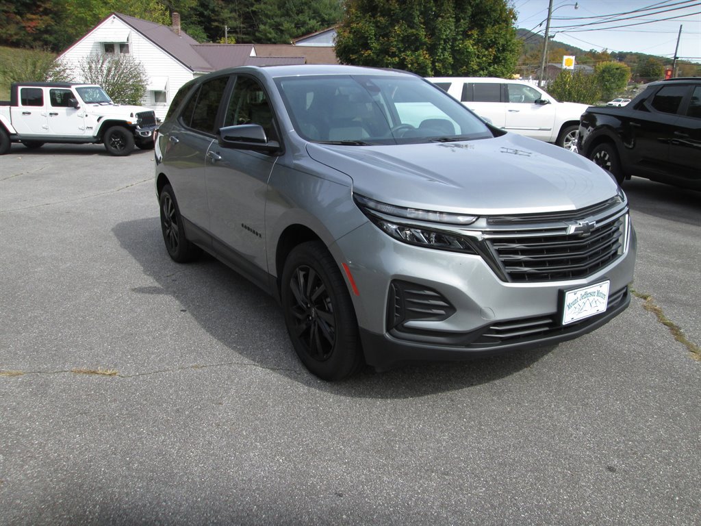 Used 2023 Chevrolet Equinox LS w/ LS Convenience Package image 3