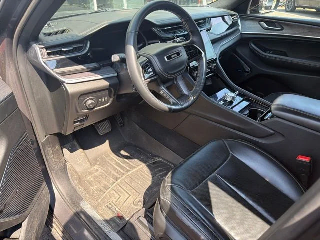 Used 2022 Jeep Grand Cherokee Overland AWD/4WD image 2
