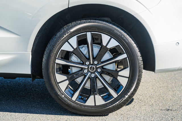 New 2027 Volvo XC60 B5 Plus AWD/4WD image 19