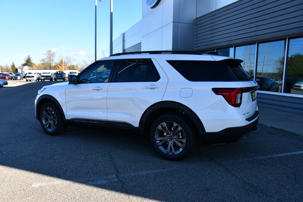 Used 2026 Ford Explorer Active w/ Active Comfort Package image 3