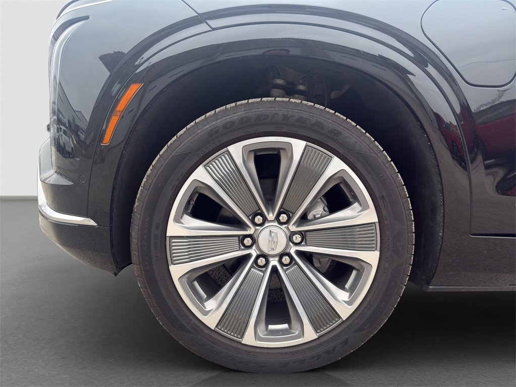 Used 2026 Cadillac Vistiq Luxury image 2