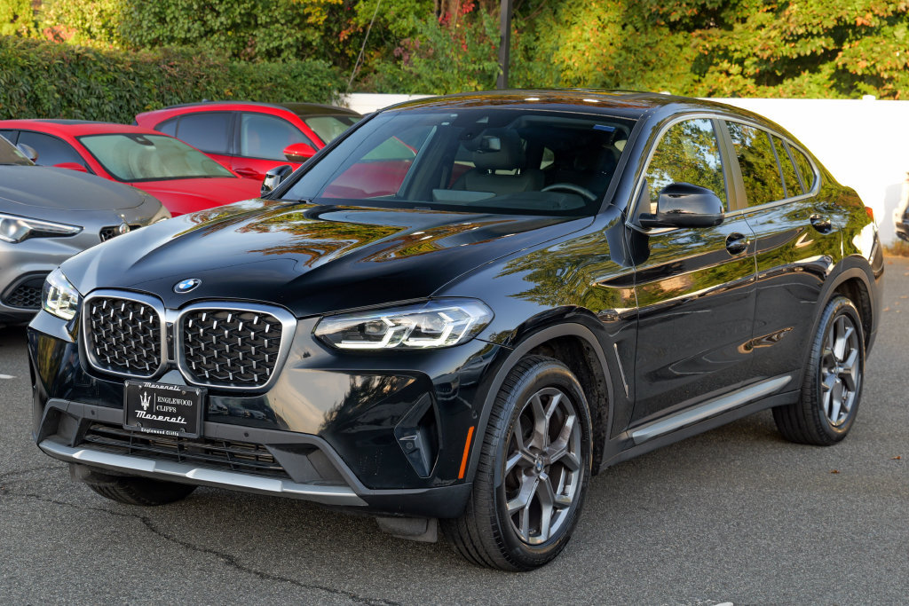 Used 2023 BMW X4 xDrive30i w/ Premium Package AWD/4WD image 3