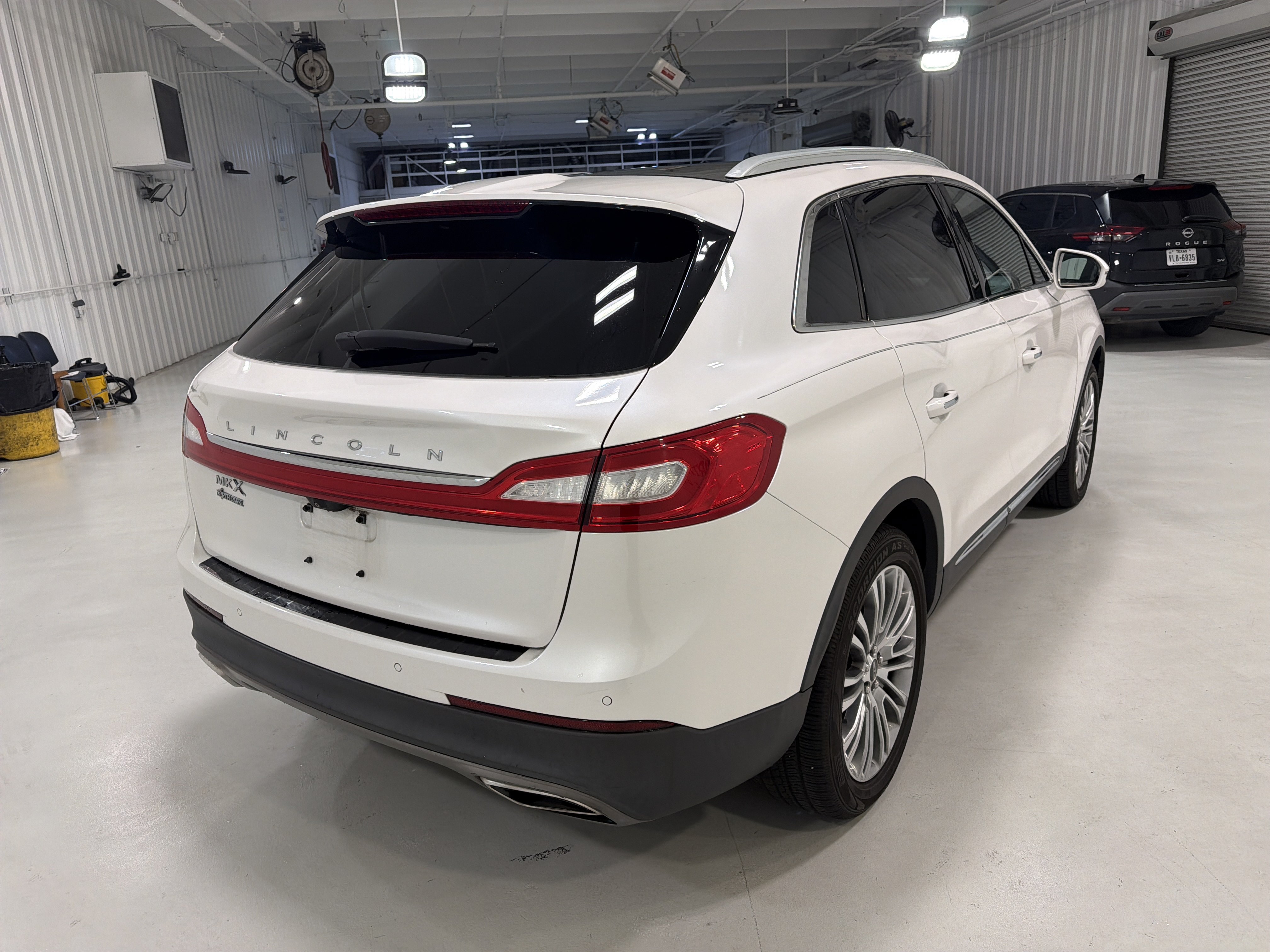 Used 2018 Lincoln MKX Reserve w/ Lincoln MKX Climate Package FWD image 5
