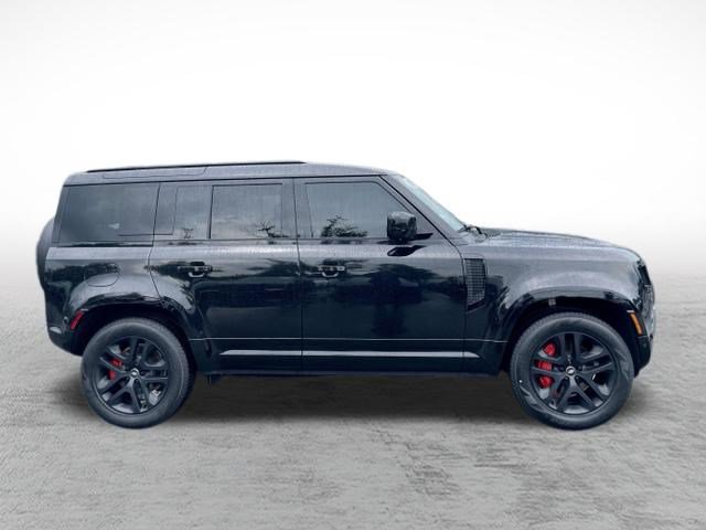 Used 2025 Land Rover Defender 110 X-Dynamic SE AWD/4WD image 4