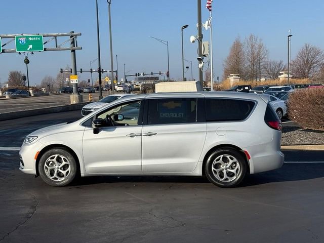 Used 2024 Chrysler Pacifica Limited image 2