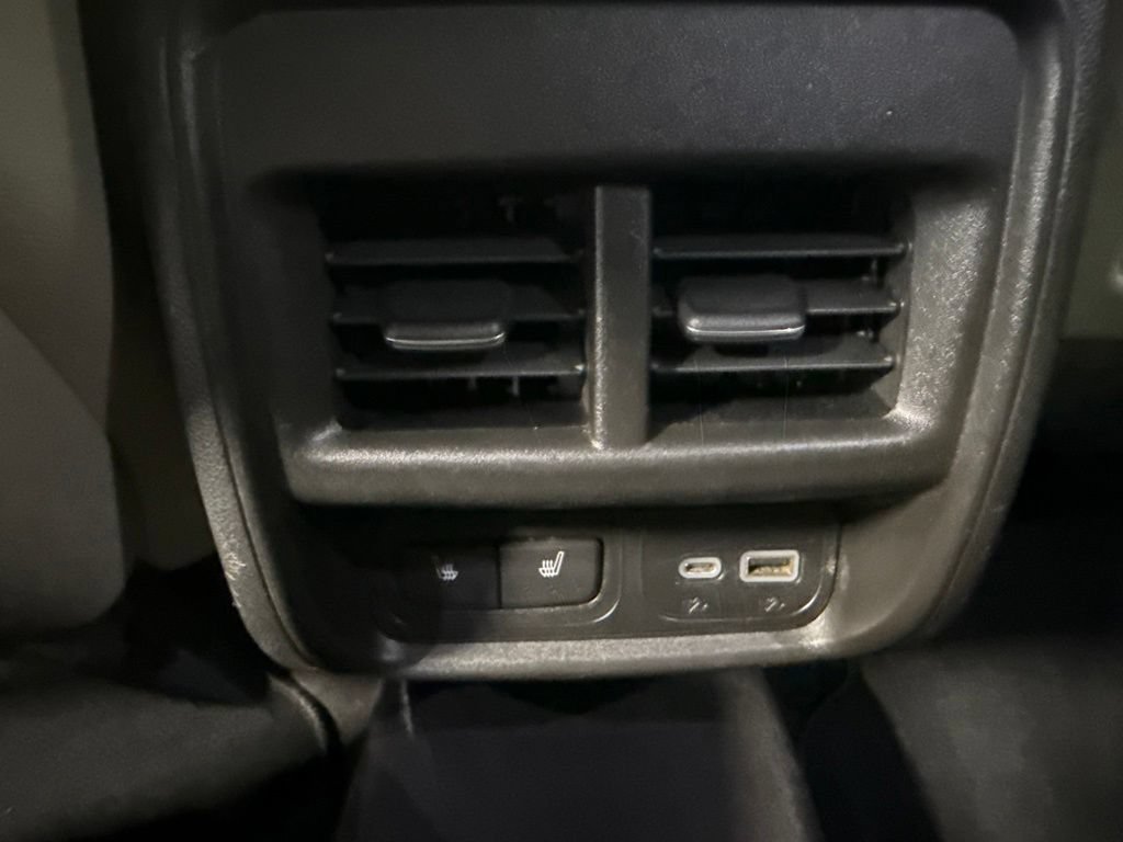 Used 2023 Cadillac XT4 Luxury w/ Cold Weather Package AWD/4WD image 14