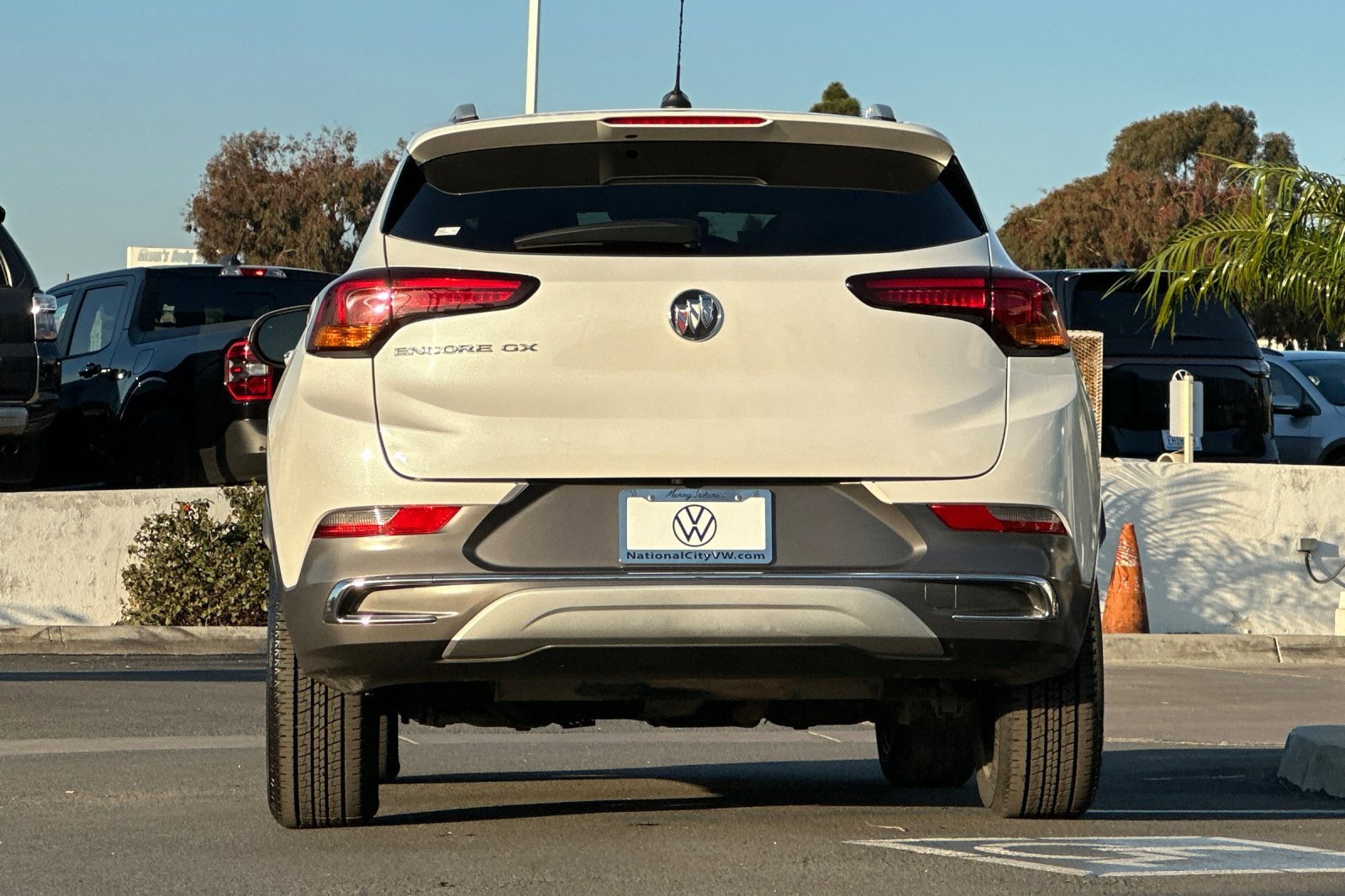 Used 2020 Buick Encore GX Essence image 5