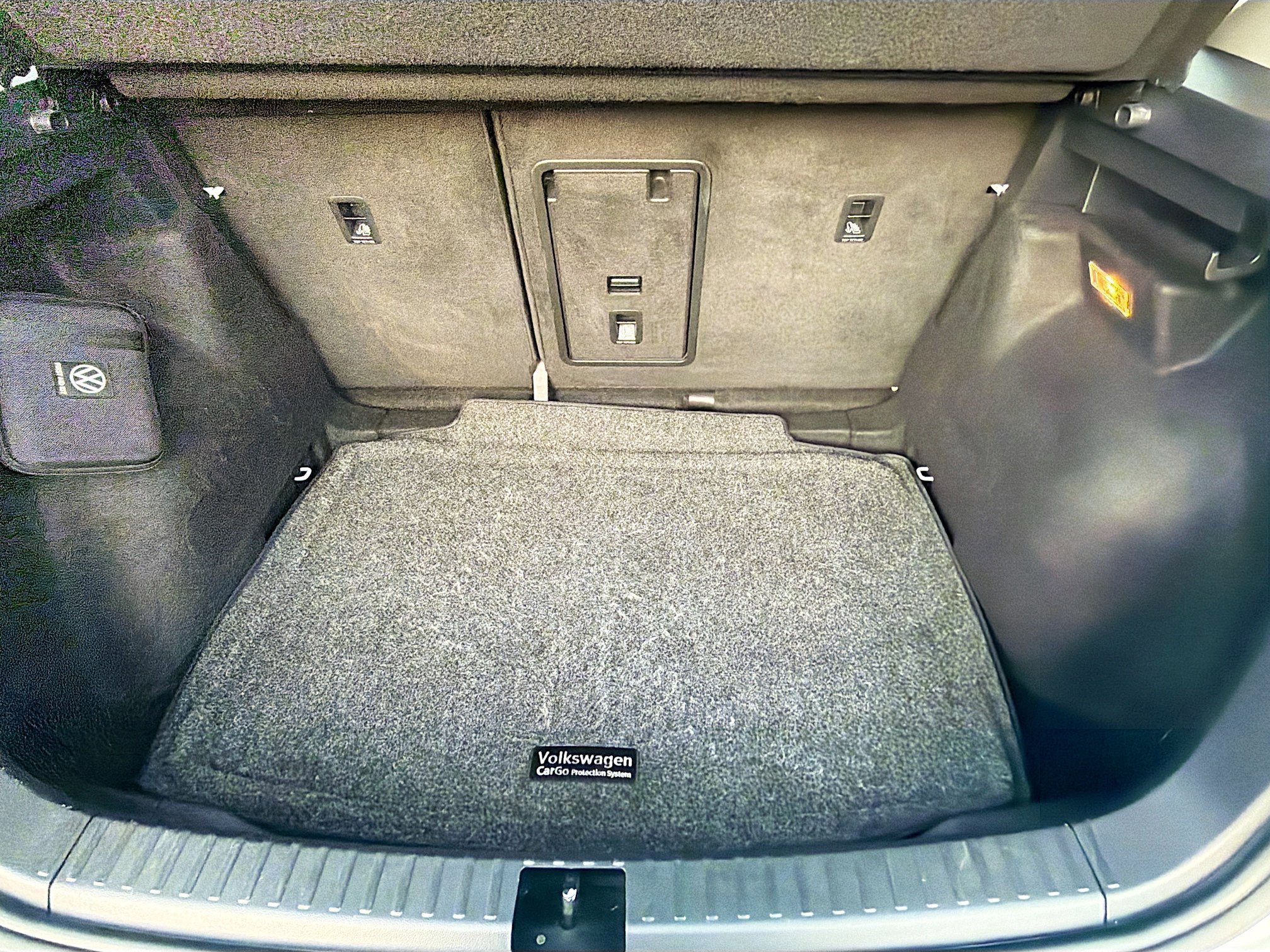 Used 2023 Volkswagen Taos SE w/ Panoramic Sunroof Package FWD image 12