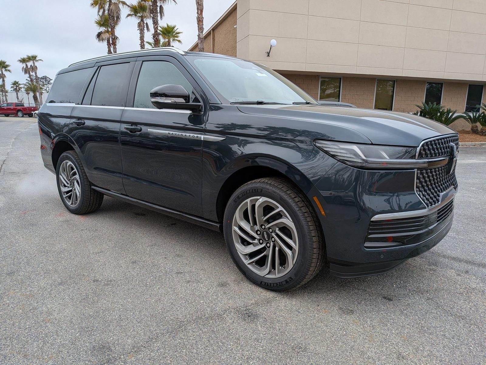 New 2025 Lincoln Navigator Reserve image 3