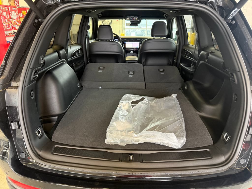 New 2026 Jeep Grand Cherokee Altitude AWD/4WD image 38