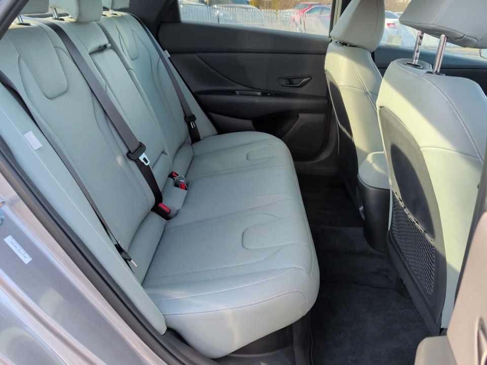 Certified 2025 Hyundai Elantra Limited image 29