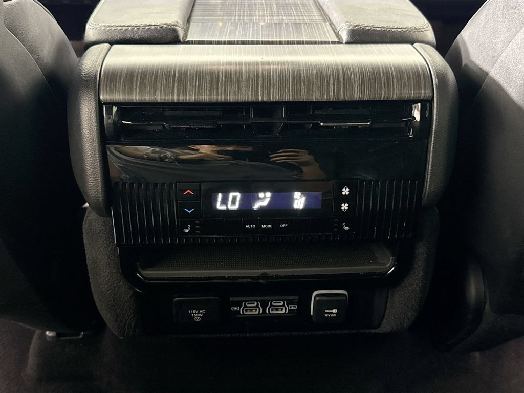 Used 2024 Jeep Wagoneer L Series II w/ Flexible Seating Group RWD image 26