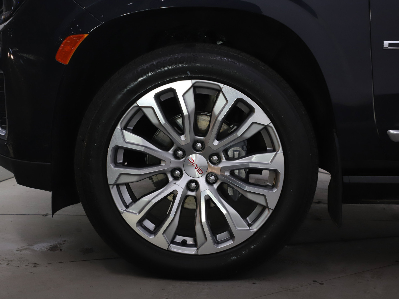 Used 2023 GMC Yukon XL Denali AWD/4WD image 34