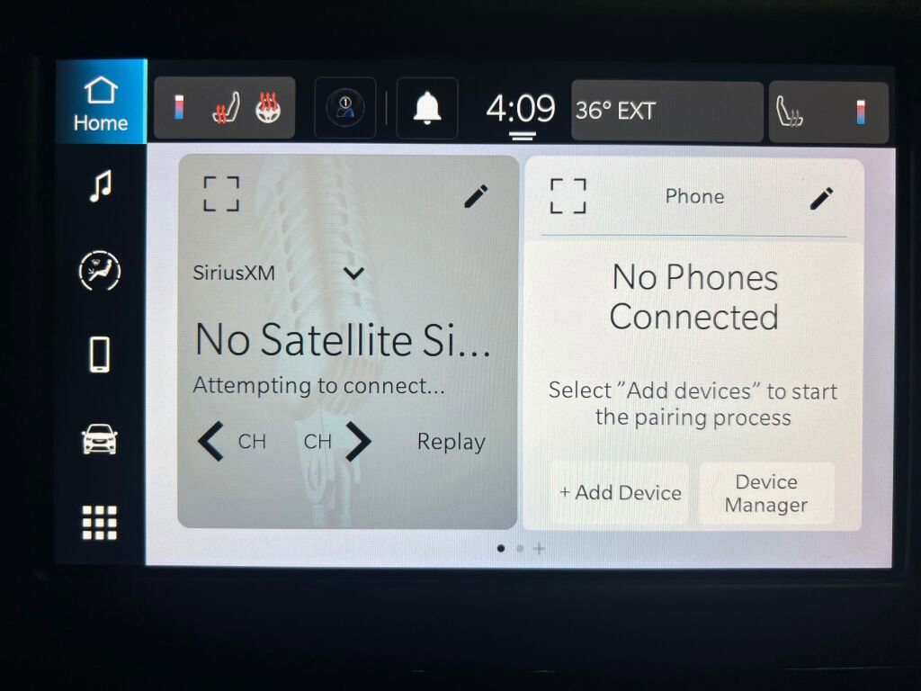 Used 2022 Chrysler Voyager LX image 18