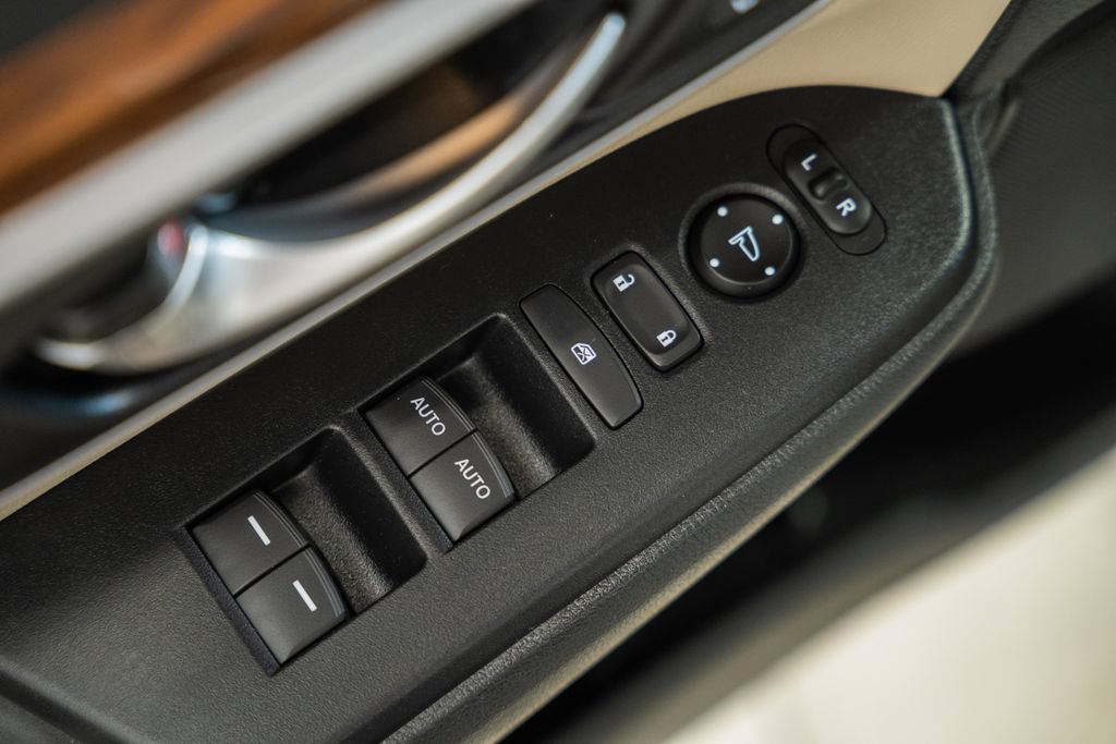Used 2018 Honda CR-V Touring image 39