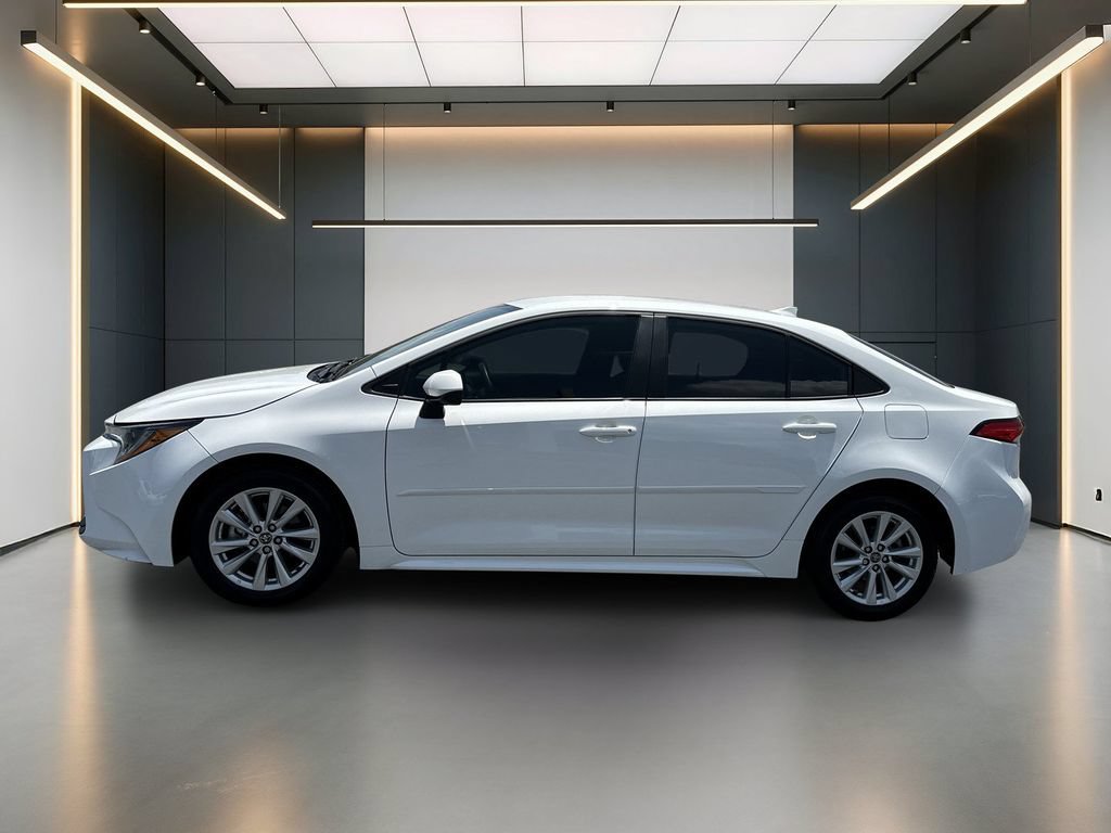 Used 2024 Toyota Corolla LE FWD image 2