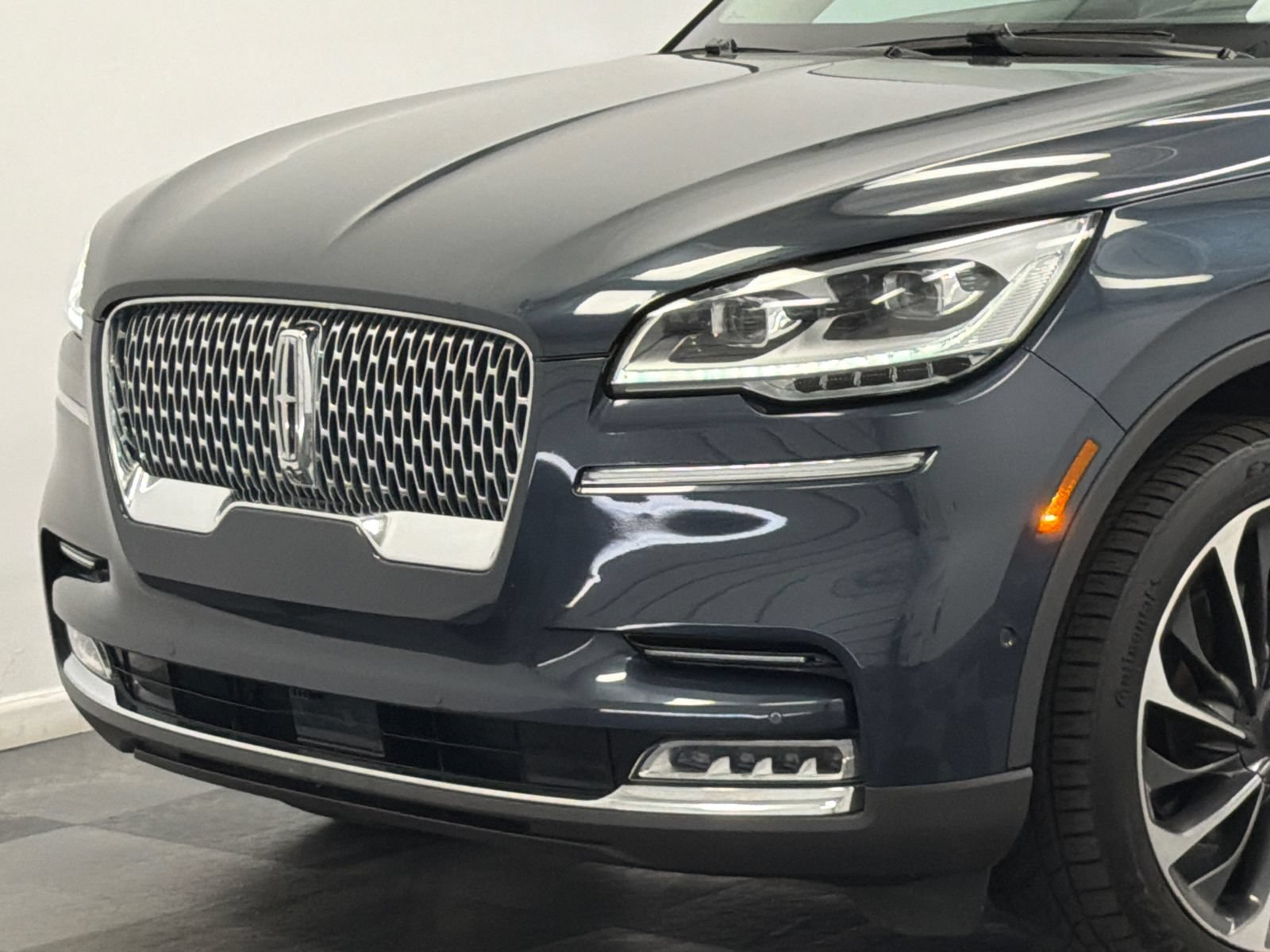 Used 2023 Lincoln Aviator Reserve w/ Equipment Group 201A AWD/4WD image 2